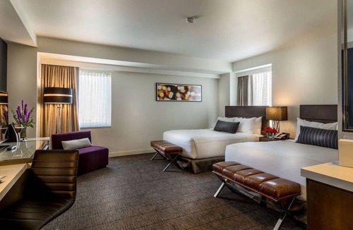 Near North Side Hotel | Modern Suite with Rooftop Lounge & Views of Downtown Chicago