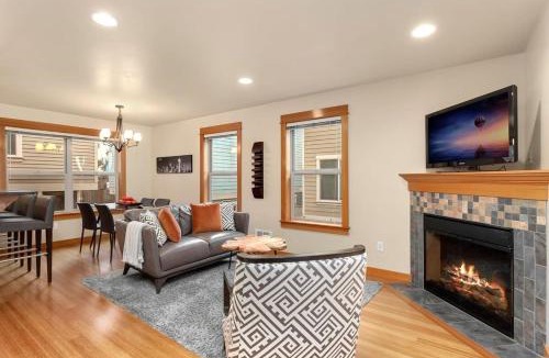 North Beacon Hill House | Modern Townhouse near DT Seattle & Stadium Parking