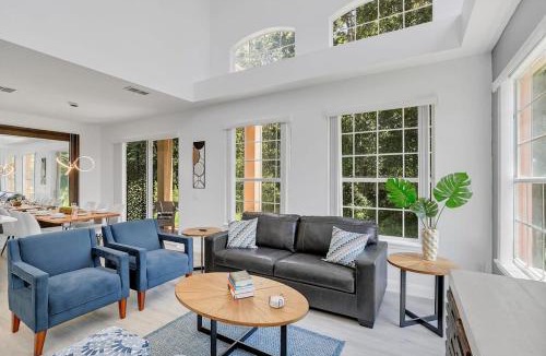 Windwood Bay House | Modern Vacation Home Minutes Away From The Parks
