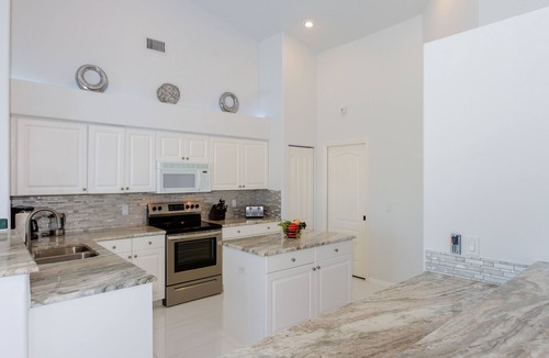 Pelican House | Modern Villa SW of Cape Coral in quiet Surfside Blvd area with gulf access