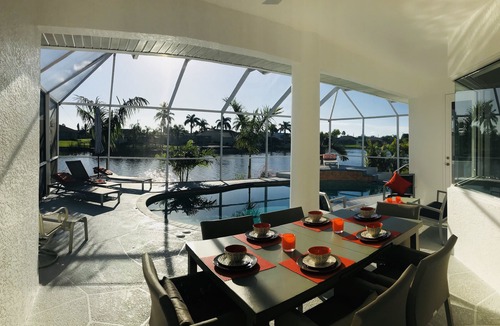 Pelican House | Modern Villa SW of Cape Coral in quiet Surfside Blvd area with gulf access