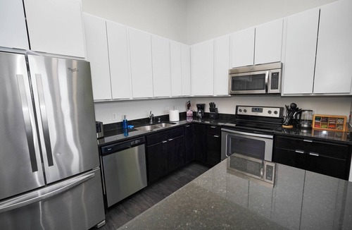 Westown Hotel | Modern Westown 2BR with Balcony - 5 min to Deer District