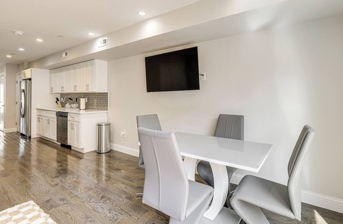 Point Breeze Condo | Month-Long Philly Base 3 Mi to Lincoln Financial!