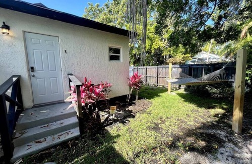 Victoria Park Apartment | Moody Stoody-O Near Las Olas Beach & Holiday Park