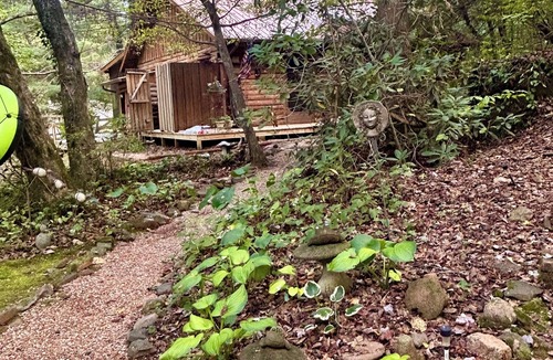Sautee Nacoochee Cabin | Moonlight Creekside Honeymoon Adult Only Cabin accepts small pups up to 20 lbs
