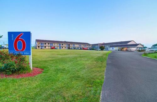 Charles Town Hotel | Motel 6-Charles Town, WV