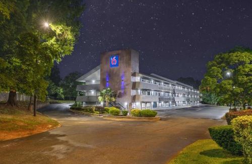 Charlotte Hotel | Motel 6-Charlotte, NC - Coliseum