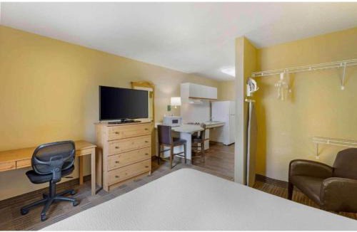 Vernon Hills Hotel | Motel 6 Chicago Vernon Hills Lincolnshire IL