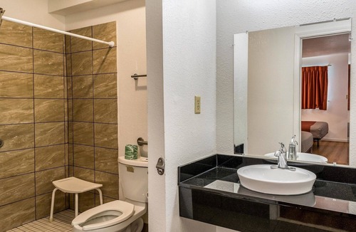 Florence Hotel | Motel 6 Florence, KY - Cincinnati Airport