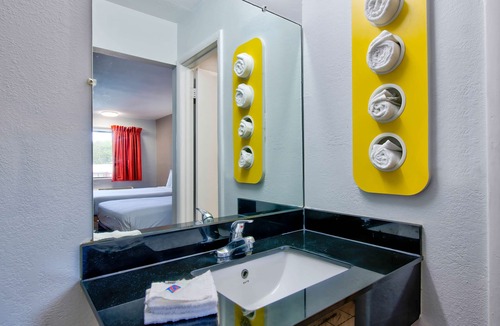 Gainesville Hotel | Motel 6 Gainesville, GA