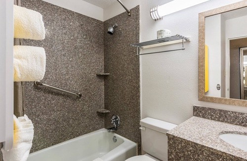 Petersburg Hotel | Motel 6 Petersburg, VA - Fort Lee