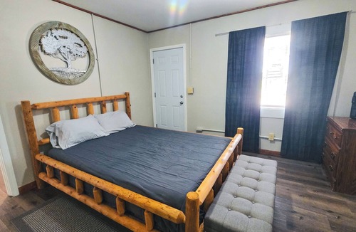 Isabella Hotel | Motel Room 2 with Bar & Grill and Laundromat