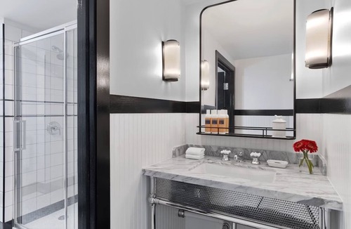 Mount Vernon Hotel | Mount Vernon Gem: Boutique Rooms & Rooftop Views - Heart of Baltimore