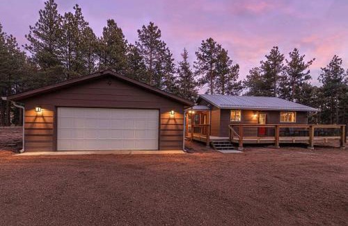 Florissant House | Mountain Getaway - Dark Sky Views - The Fossil Lodge