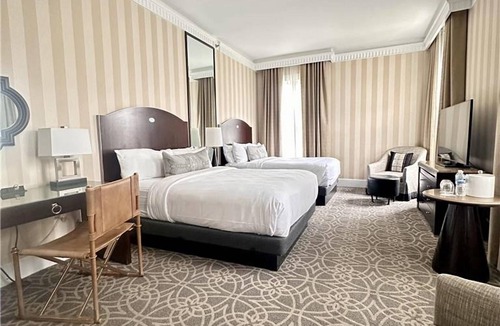 Manchester Hotel | Mountain Getaway with Hiking, Spa & Indoor Pool in Manchester VT