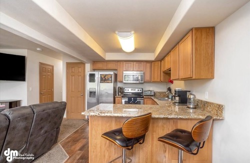 Knik-Fairview House | Mountain View Haven - Luxe Townhouse with King Suite & Warm Garage