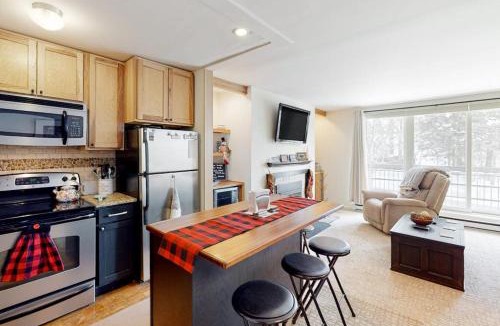 Warren Apartment | Mountainside 20