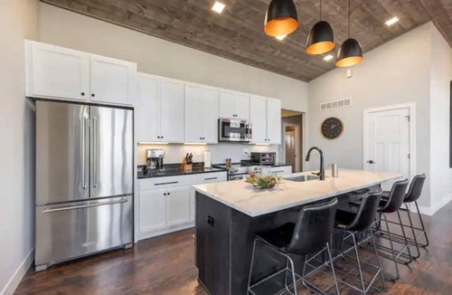 Innsbrook House | Mountaintop living at one of the highest points in Innsbrook!