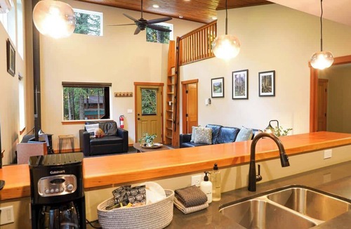 Warnick House | Mt Baker Timberline Terrace Hot tub & Game Room