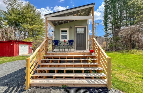 West Jefferson Cabin | Mtn Air, Endless Relaxationl! - Tiny House Near West Jefferson & w/Fire Pit