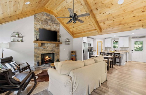 Ellijay House | MTN Views | Hot Tub | Games | Dog Friendly