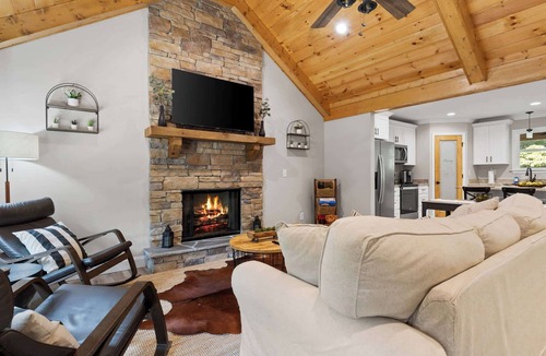 Ellijay House | MTN Views | Hot Tub | Games | Dog Friendly