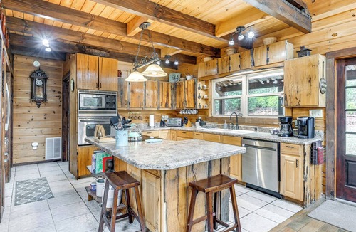 Franklin Cottage | Mtn Views, Yard, & Fire Pit: Multi-level Cabin