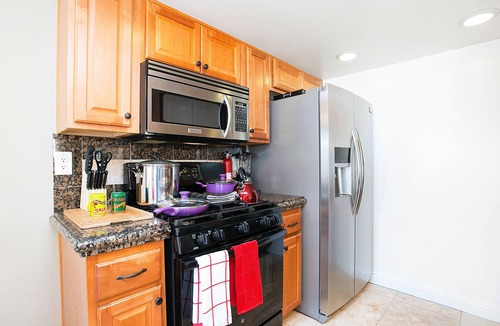 Downtown Apartment | Multi-level 2br-fast Wifi-free Parking -cm-1