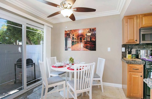 Downtown Condo | Multi-Level 2BR-Fast WiFI-Free Parking!-CM1