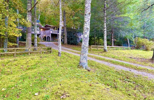 Unaka House | Murphy Mountain House - Creeks, Firepits & High Speed Internet!