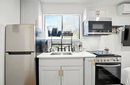 Murray Hill Apartment | Murray Hill Gem w/Kitchen, AC & Self Check-In