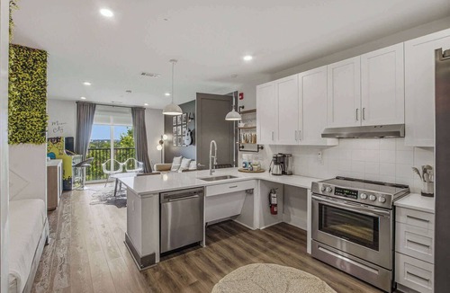 Rolling Mill Hill Condo | Muse Centrally located Nashville home near hot spots with elevator & central AC