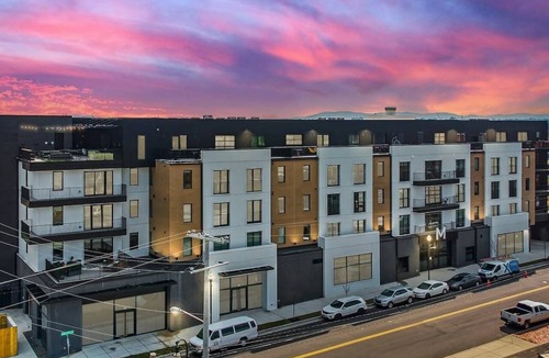 Rolling Mill Hill Condo | Muse | Classy downtown condo with AC, rooftop lounge & fitness room