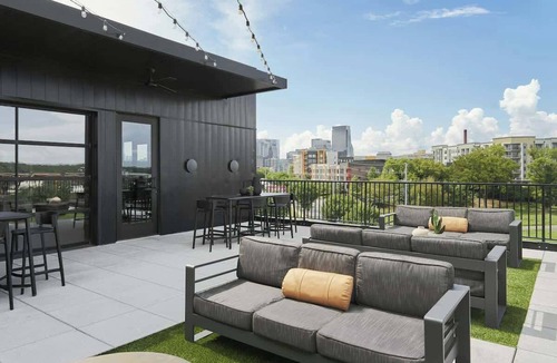Rolling Mill Hill Apartment | Muse Contemporary second-floor condo with high-speed WiFi, central AC & balcony