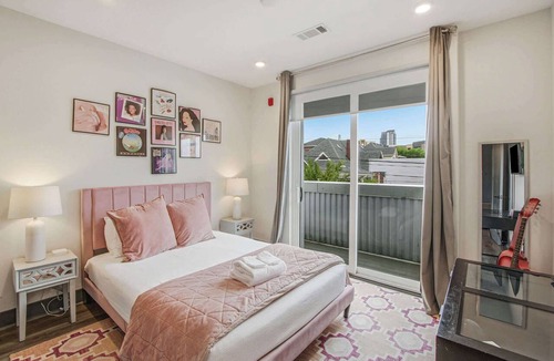 Rolling Mill Hill Condo | Muse | Modern condo in great downtown location with balcony & rooftop lounge