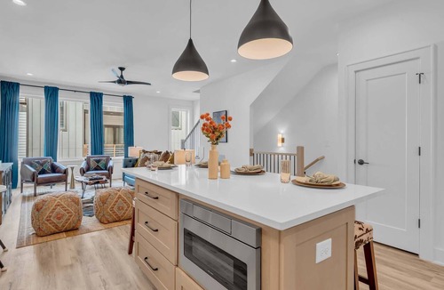 Katie Hill Neighborhood Apartment | Nashville Hideaway - Rooftop Patio w City Views