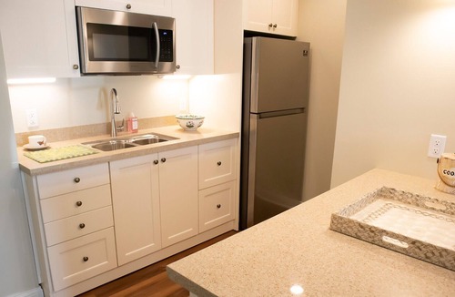Castleton Apartment | NCAA Football, 2BR/2BA-Apt w/Kitchnt, Rm Svc Avail