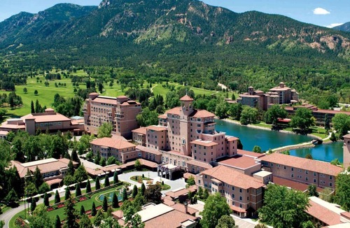Southwest Colorado Springs House | Neal Ranch! Massive Secluded Lodge w/360 Views