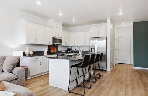 Eagle House | Near Eagle Island | Pool | 2 King Beds | Parking | Smart TV