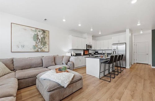 Eagle House | Near Eagle Island | Pool | 2 King Beds | Parking | Smart TV