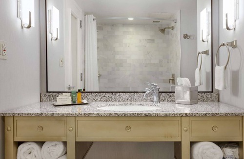 Historic Downtown Savannah Hotel | Near Forsyth Park | Rooftop Pool & City Strolls