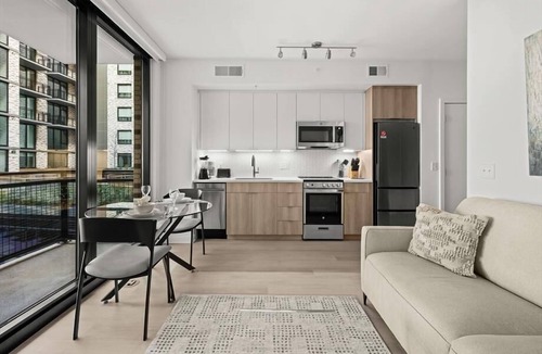 NoMa House | Near Metro | Balcony & Desk | Near Historic Sites
