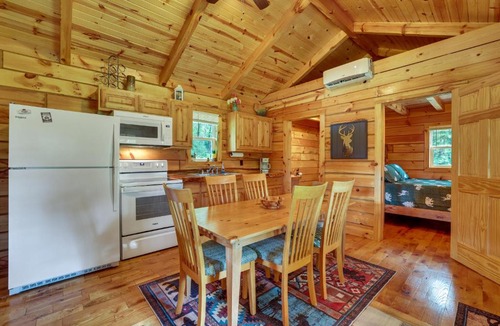 Warrens House | Near Trails, Lakes, Parks! Country Cabin