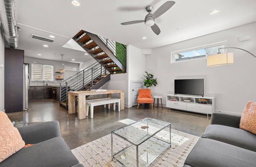 Cleveland Park House | New! 10 min to Broadway!/The Twang Townhouse