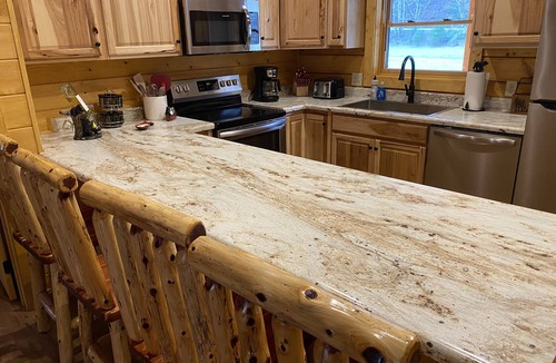 Deep Gap Cabin | New 2/2 Log Cabin, Rushing Trout Stream, Hot Tub, Fireplace, 8 acres, WiFi