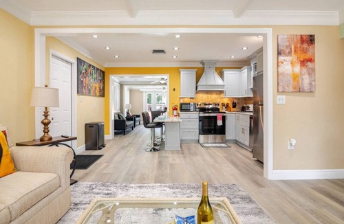 Poinsettia Heights House | NEW 3BR home with pool and tropical garden