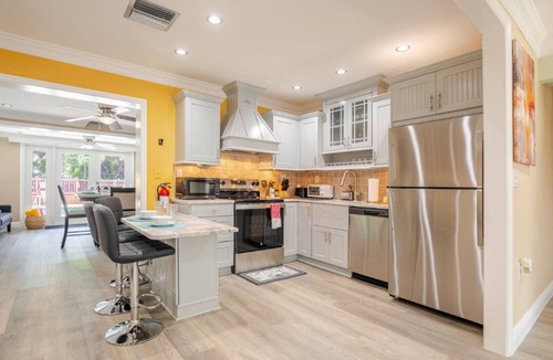 Poinsettia Heights House | NEW 3BR home with pool and tropical garden