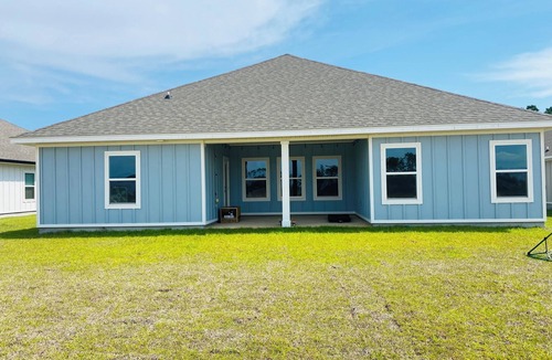 Gulf Breeze House | New~4BDR Home~15 Minutes Navarre Beach, Pool