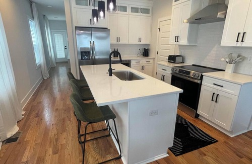 Inglewood House | New 4BR Nashville Near Downtown Sleeps 8, Free Parking
