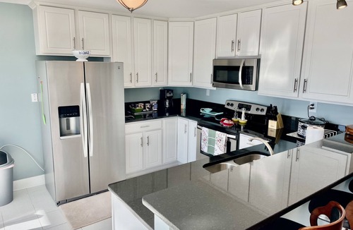 Willoughby Spit House | NEW! Big Waterfront House w/ Amazing View and Swim Deck